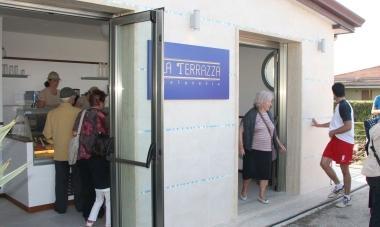Lapertura della nuova gelateria La Terrazza la prima aperta sulla Terrazza della Repubblica       