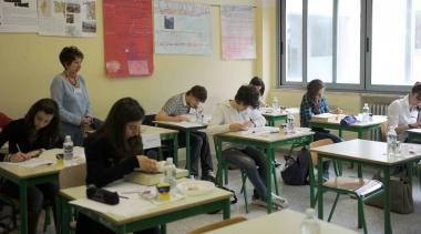 Alcune immagini degli studenti impegnati nella 29&ordf; edizione del Certamen svoltasi ieri mattina al liceo classico Andrea da Pontedera   