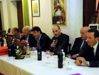I promotori e la giuria del premio Lunezia da bere 