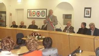 La cerimonia di commemorazione nella sala consiliare