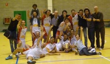 I giocatori della Pieve festeggiano la vittoria in finale contro i cugini montecatinesi 
