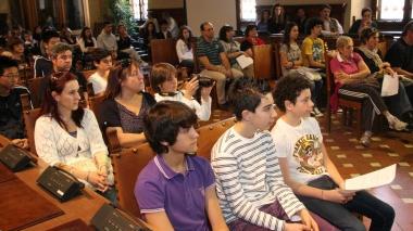 Gli alunni coinvolti nel progetto. In basso con l’assessore Grazzini