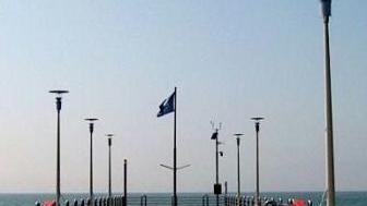 Il sindaco Umberto Buratti e il pontile di Forte