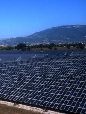 Una centrale ad energia solare    