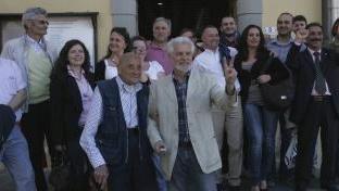 Doriano Cirri festeggia la vittoria In alto a destra è con la segretaria provinciale Pd Bugetti