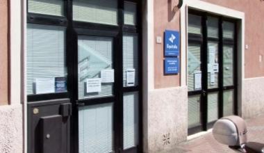 File interminabili e mattine perse per pagare a Equitalia