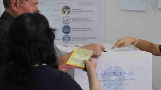 <b>AL VOTO.</b> Tante schede nulle per gli errori ai seggi
