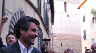 Baccelli festeggiato dopo la vittoria