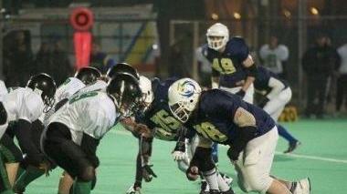 A destra la squadra dei Seahawks: a Massa stanno preparando la coppa Toscana e tra 10 giorni gioveranno con i Bolts Pisa