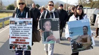 Un corteo di familiari delle vittime della strage, venerdì l’incontro promosso da Ex Aequo e Toffolutti