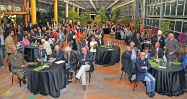 A sinistra Vannino Vannucci a destra il salone dello show room    
