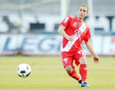 <b>VERSO LA MAGLIA DA TITOLARE.</b> Il difensore Andrea Giallombardo 
