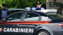 Una pattuglia dei carabinieri ad un posto di controllo