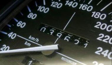 Auto "ringiovanite" col trucco del contachilometri, 17 indagati tra Massa e La Spezia