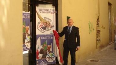 Ardita mostra la bandiera