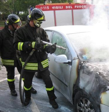 Vigili del fuoco al lavoro 