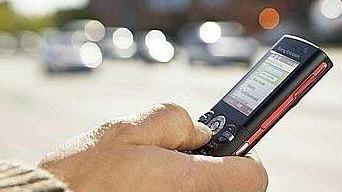 <b>DENUNCIA.</b> Un cellulare: ora si “taroccano” anche questi