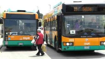 Luciano Del Santo presidente del Copit A sinistra due bus nelle strade del centro cittadino