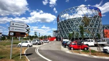 Coppia ruba al supermercato Coop 1.200 euro a un anziano