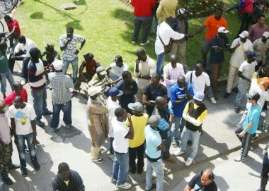 La protesta in piazza Civica 