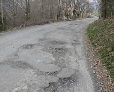 I crateri sulla strada tra Doganaccia e Melo 
