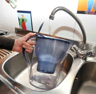 In piazza con Legambiente per la gestione dell'acqua