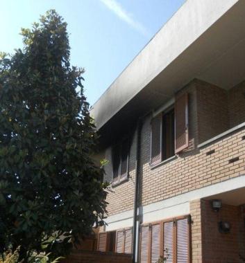 I danni dellincendio nella sede di Radio Cuore 