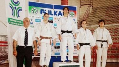 Lupori e Maddaleno alle premiazioni con altre atlete