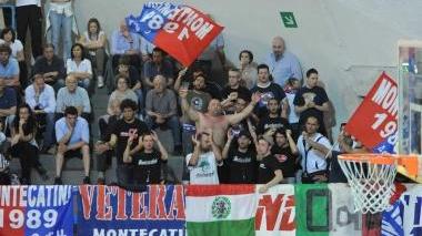I tifosi rossoblù a Pontedera