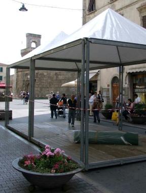 Le fasi di montaggio degli stand della manifestazione Quanto Basta 