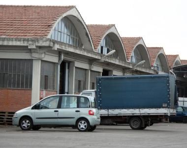 L’esterno dei capannoni che ospitano anche l’Elafil
