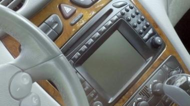 Furti hi-tech sulle Mercedes, spariscono le costose consolle