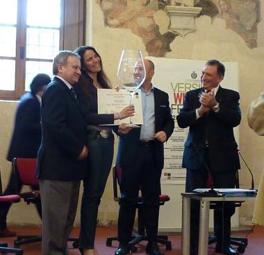 Una premiazione nel palazzo civico di Castelnuovo 
