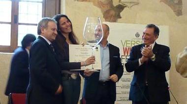 Una premiazione nel palazzo civico di Castelnuovo