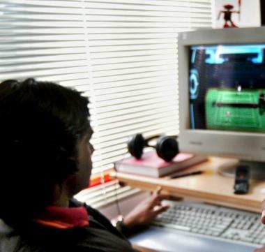 Cresce la febbre del poker su internet 