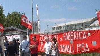 Un recente sit-in davanti ai Cantieri di Pisa