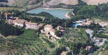 Una veduta dallalto del borgo   