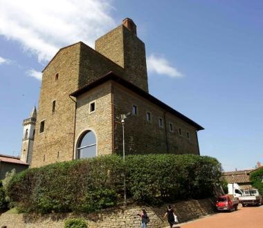 Il Castello dei Conti Guidi che ospita il Museo Leonardiano 