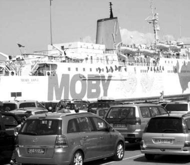Un traghetto della flotta Moby Lines che opera sulla tratta Piombino Portoferraio 