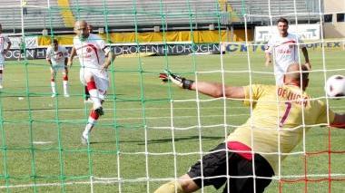 <b>RIGORE. </b>Italiano al 93’ calcia di precisione alla destra di De Lucia: è il gol del 3-2