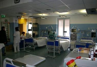 Un reparto dellospedale S. Croce di Castelnuovo e un prelievo di sangue   