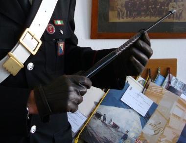 Il manganello a scatto che fu sequestrato dai carabinieri    