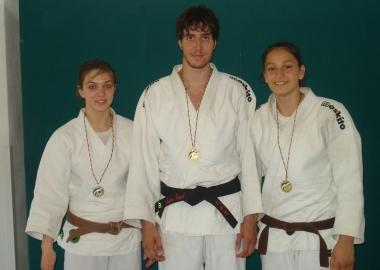 Benedetta Capponi Matteo Franchi e Valentina Keser con le medaglie 