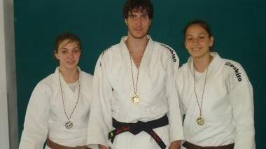 Benedetta Capponi Matteo Franchi e Valentina Keser con le medaglie