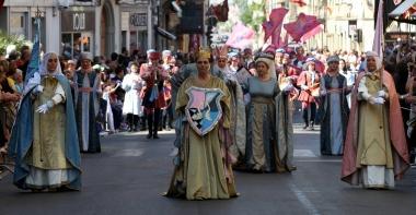 I figuranti di Massarella durante il corteggio storico di ieri mattina per le vie del centro 
