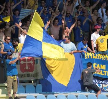 I tifosi della Carrarese allo stadio Olimpico di San Marino 