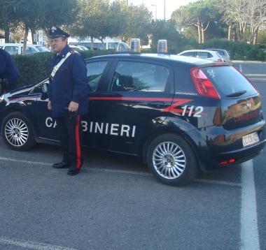 Giovane straniera ubriaca arrestata per lesioni e resistenza