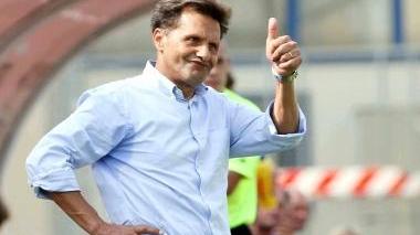 <b>IERI E DOMANI. </b>A sinistra un ironico “ok” di Novellino all’arbitro Guida a Padova, al centro Moreno Torricelli versione allenatore, a destra la rete di Tomas Danilevicius a inizio ripresa che aveva illuso un po’ tutti