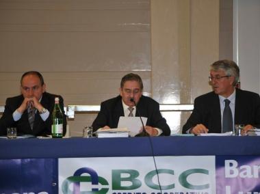 <b>BCC.</b> Da sinistra Enzo Stamati, il presidente Umberto Guidugli e il direttore generale Paolo Pelliccioni 