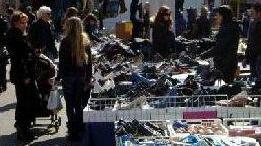 Le bancarelle della domenica a Marina